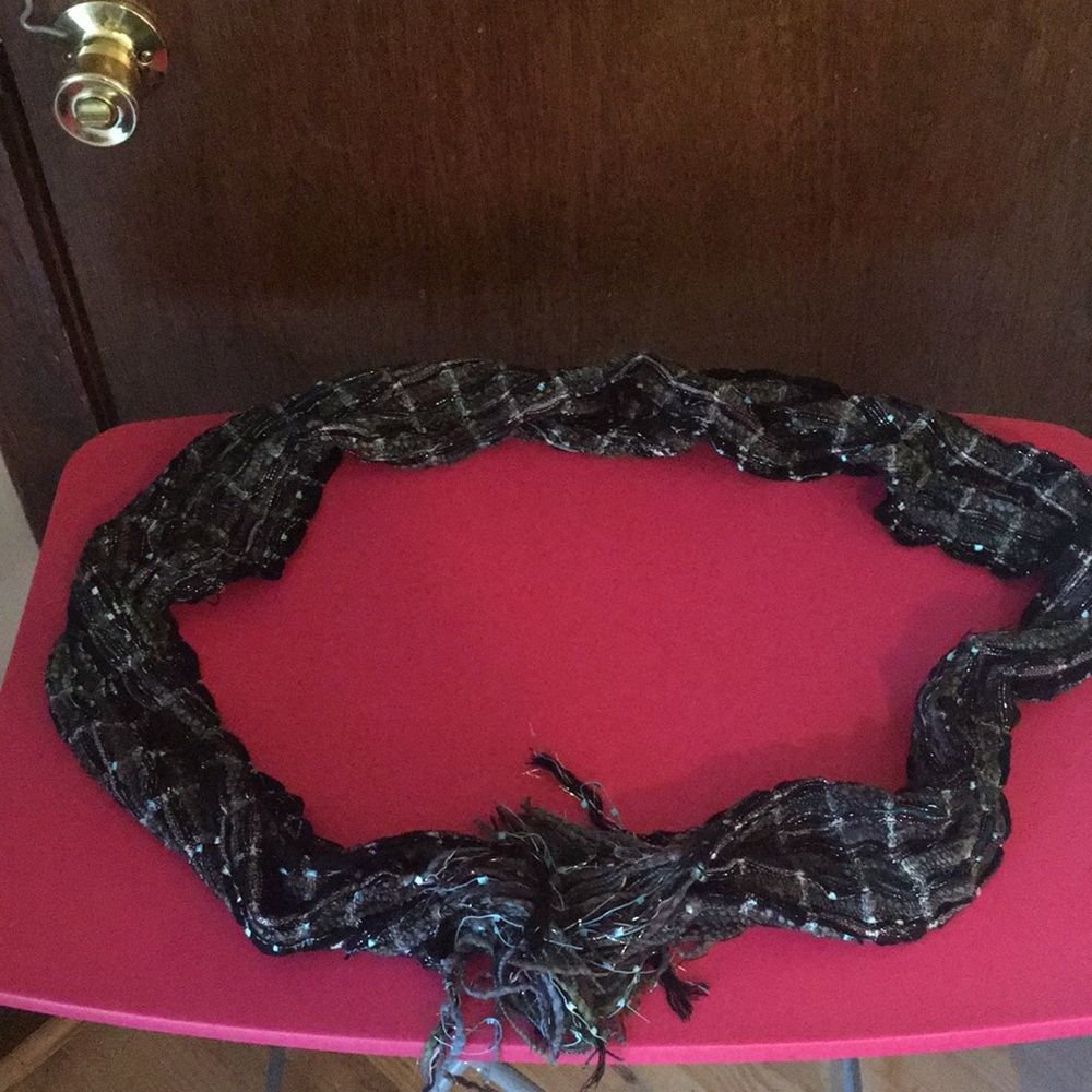 Women’s scarf.